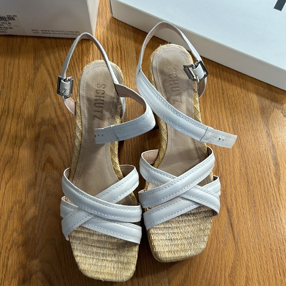 White platform sandals - Picture 2 of 3